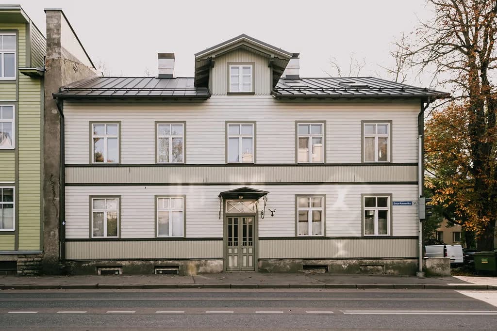 Ajalooline puitkortermaja Tallinna kesklinnas